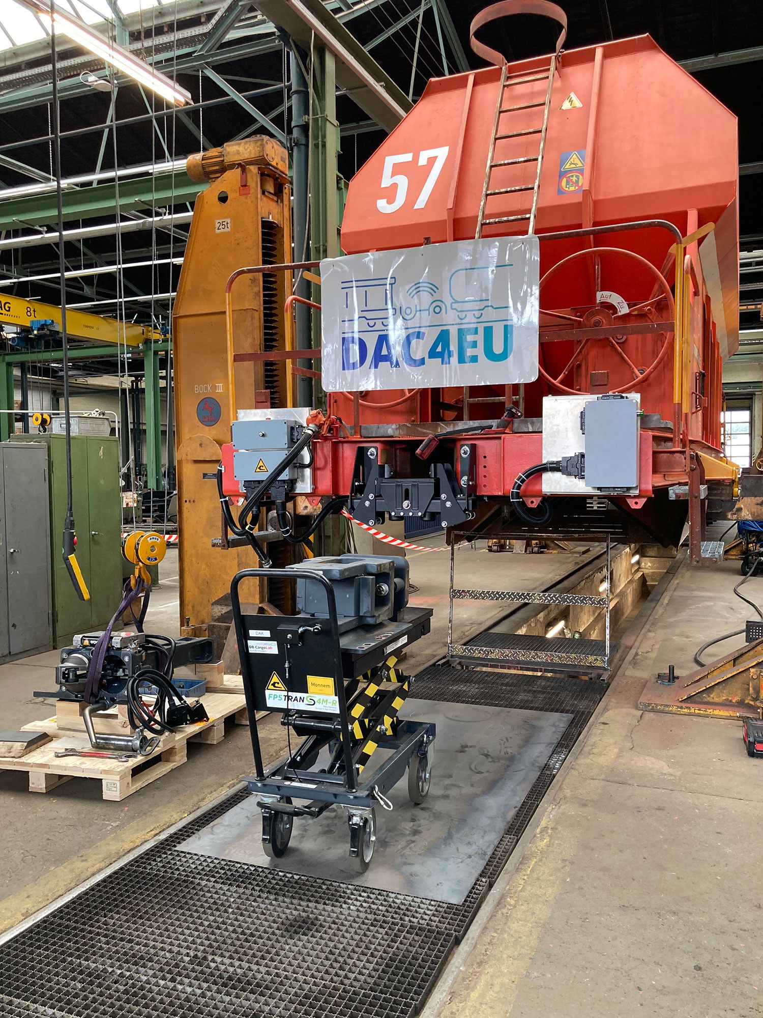 Voith to Supply Digital Automatic Couplers for the First DAC Train in Commercial Freight Transport Within Germany