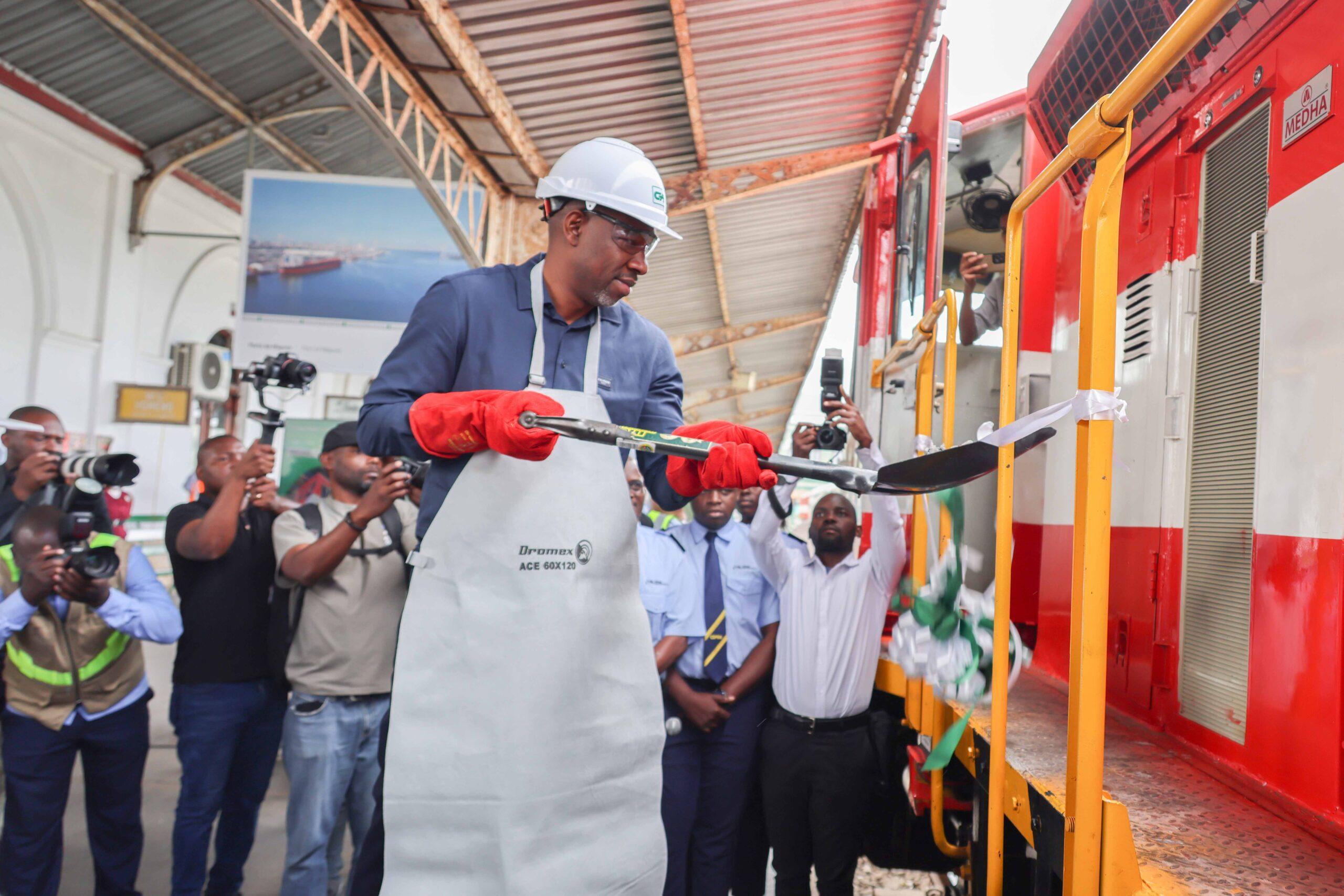 CFM Inaugurates Two New Locomotives