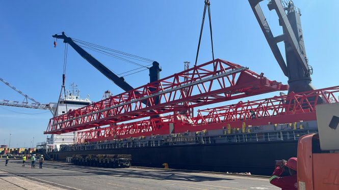 Mega Cranes Arrive at DCT Pier 2
