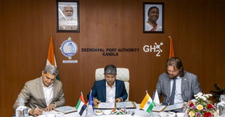 DP World, Deendayal Port Authority and Nevomo Sign MoU to Explore Autonomous Magnetic Rail Freight Movement in India