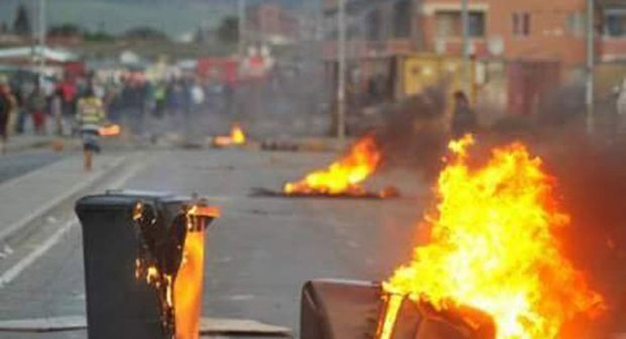 Violent Protests Result Metrorail Trains Being Set Alight in Cape Town